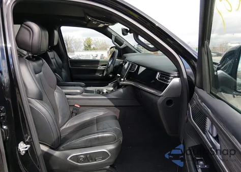 2022 Jeep Wagoneer Series Iii 4X4 z USA, uszkodzony, nr VIN 1C4SJVDT3NS129689